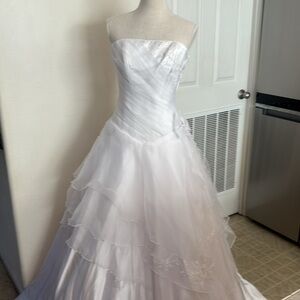 White strapless Wedding Dress by Diana di Giorna fits 6-8 adjustable corset back